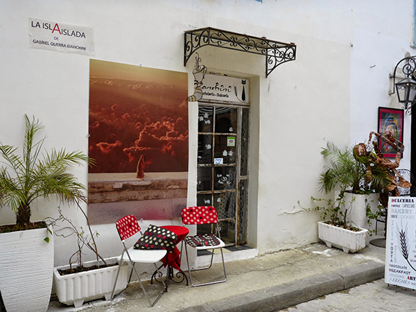 French-style bakery in Havana